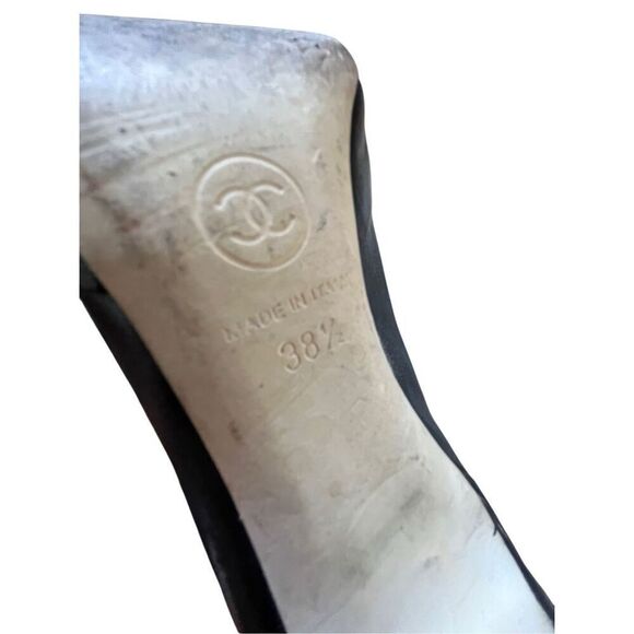 Chanel Interlocked CC Cap Toe Black Leather Ruffle Bow Ankle Boot Heels 38.5 - Picture 8 of 15